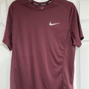 Nike running dry fit large burgundy